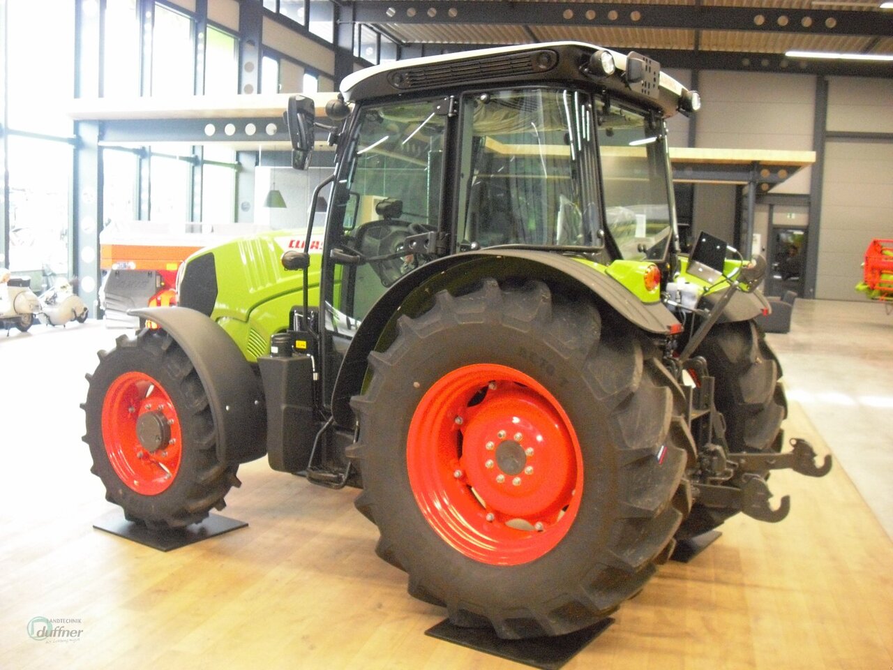 New Farm tractor CLAAS Elios 210: picture 6