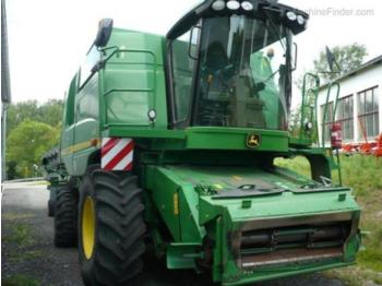 Combine harvester John Deere T670