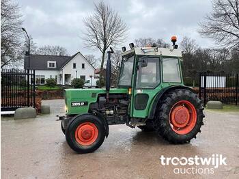 Tracked tractor Fendt 205p: picture 1