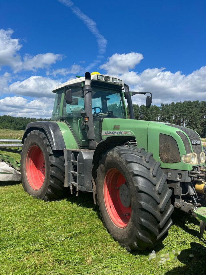 Farm tractor Fendt 916: picture 8