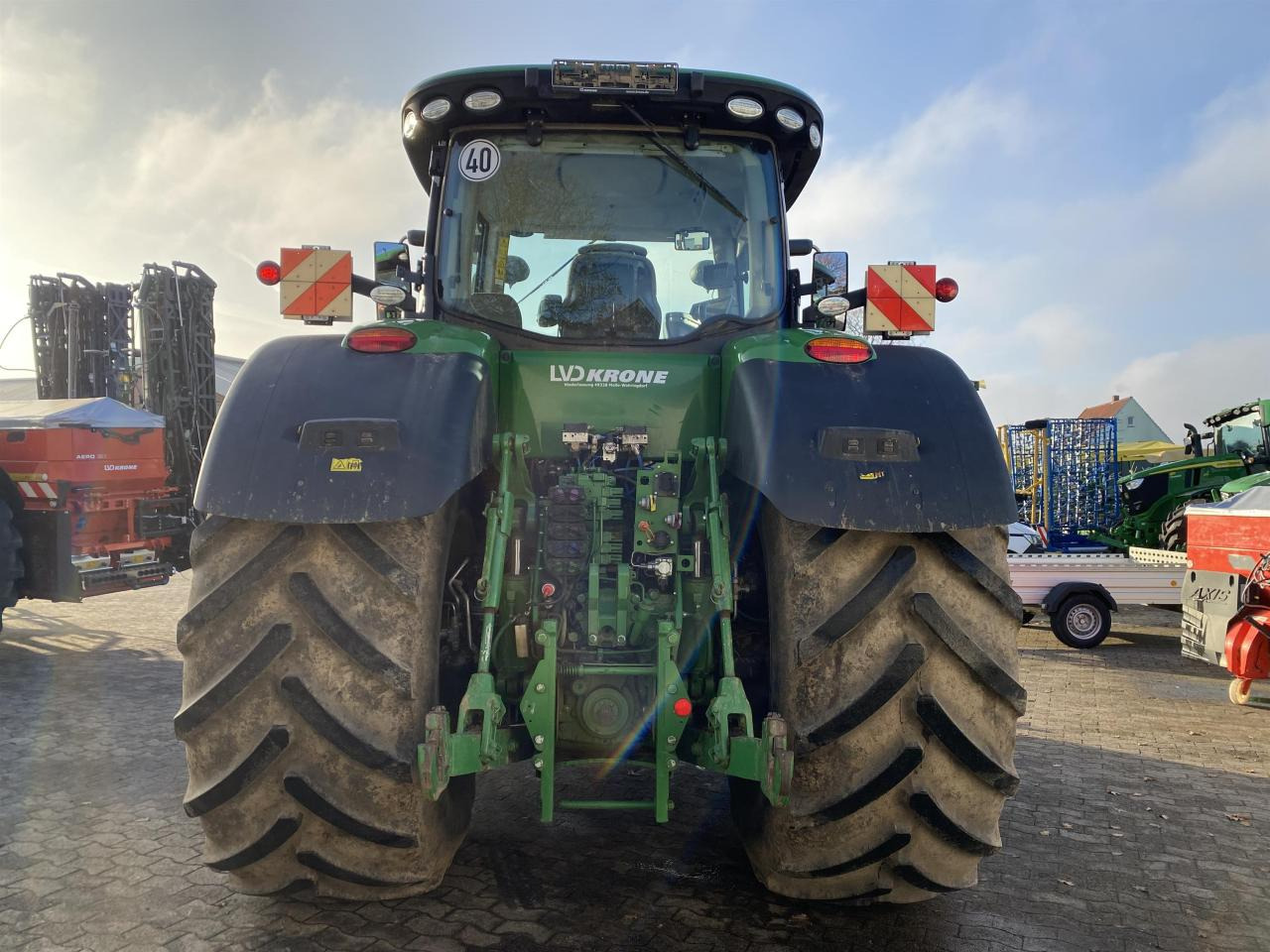 Farm tractor John Deere 8400R: picture 3