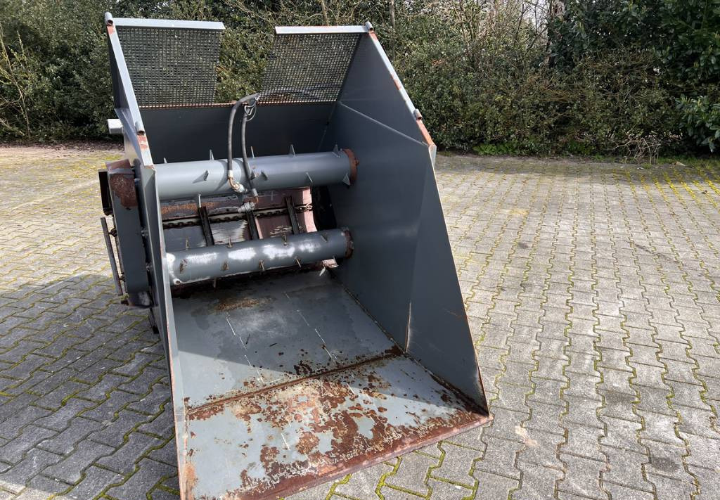 Forage mixer wagon MEHRTENS SV 1011: picture 2