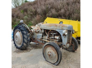 Farm tractor Massey Ferguson TE20: picture 1