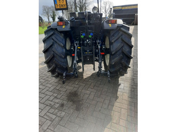 Farm tractor New Holland T4: picture 3