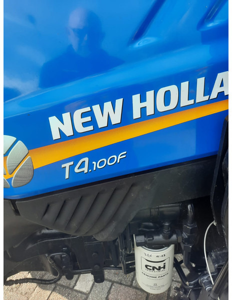 Farm tractor New Holland T4: picture 7