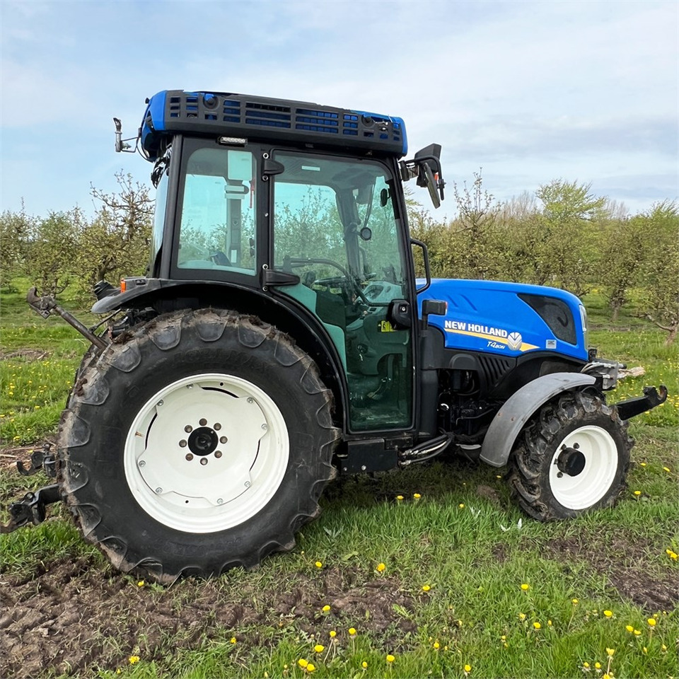 Farm tractor New Holland T4 80N: picture 9