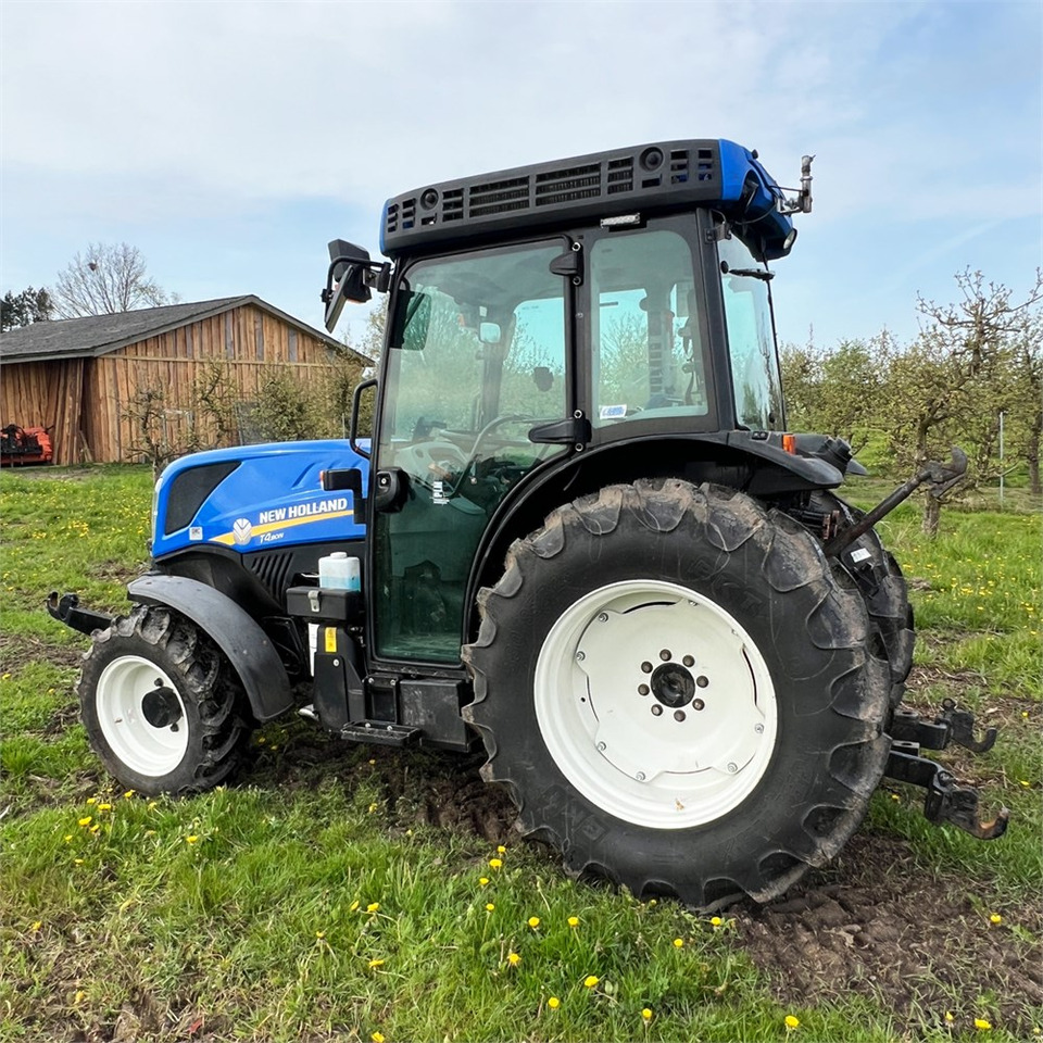 Farm tractor New Holland T4 80N: picture 4