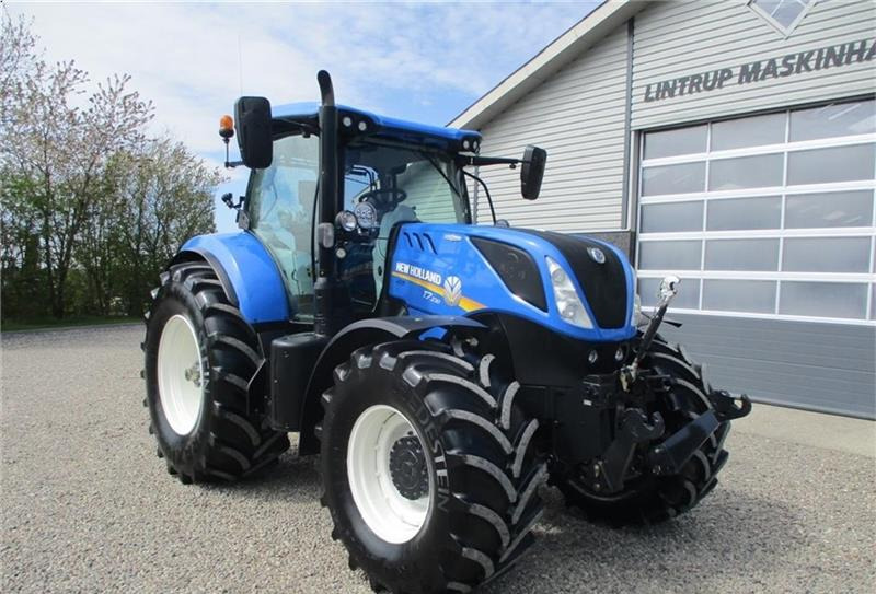 Farm tractor New Holland T7.230 AutoCommand: picture 16