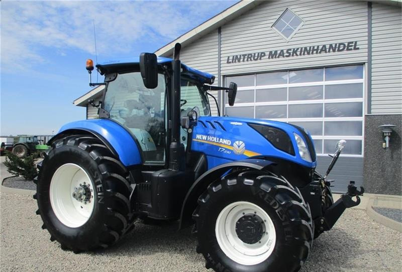 Farm tractor New Holland T7.230 AutoCommand: picture 15