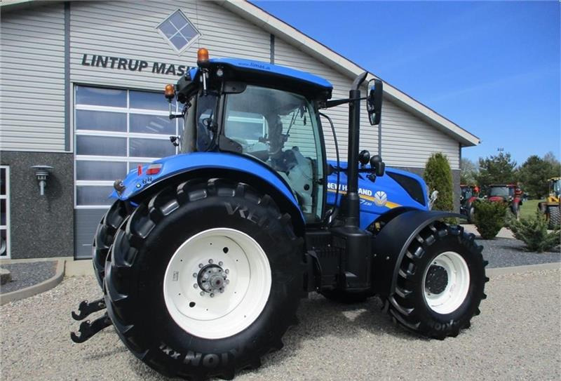 Farm tractor New Holland T7.230 AutoCommand: picture 12