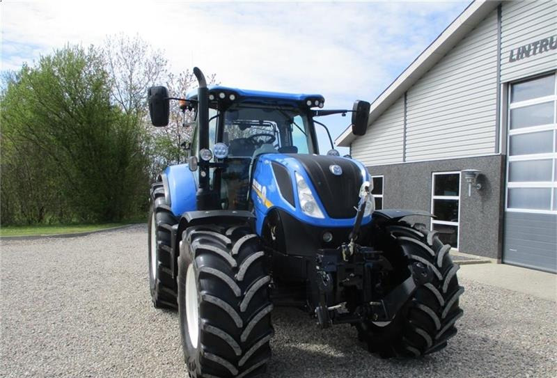 Farm tractor New Holland T7.230 AutoCommand: picture 17