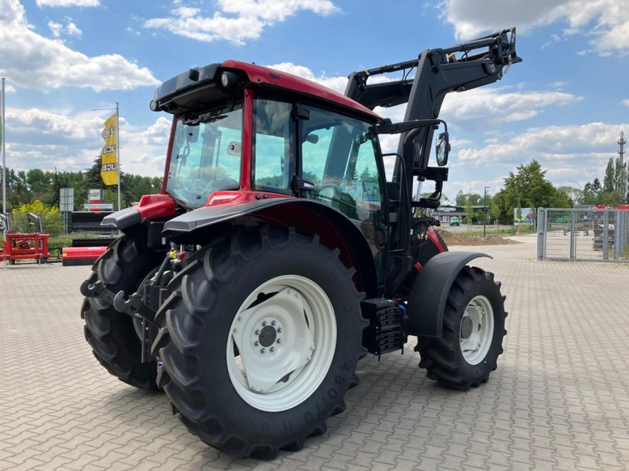 Farm tractor Valtra A85SH INKL FRONTLADER: picture 5
