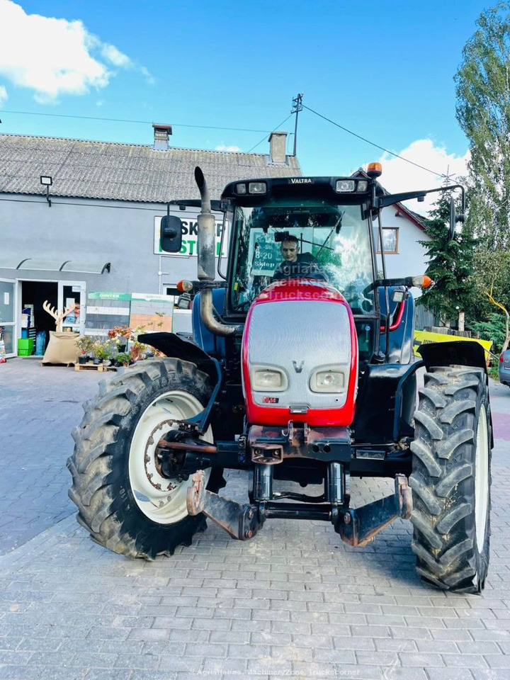 Farm tractor Valtra N141: picture 9