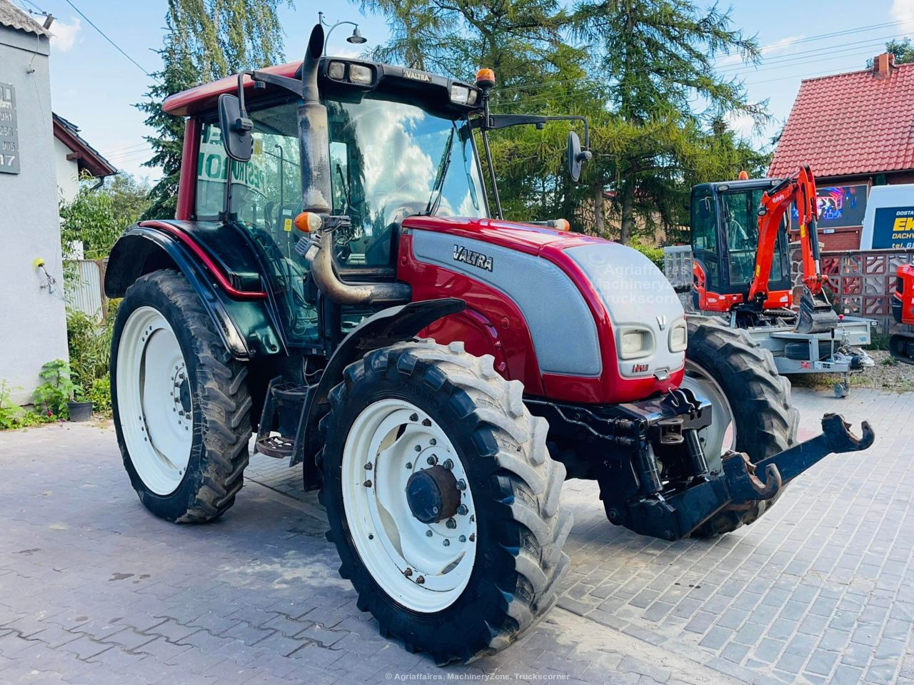 Farm tractor Valtra N141: picture 2