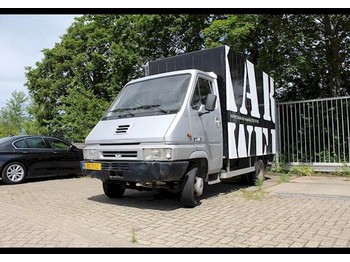 Closed box van Renault Messenger B 110-35