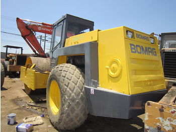 Compactor BOMAG BW217D: picture 1