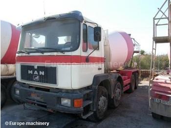 MAN 32322 - Concrete mixer truck