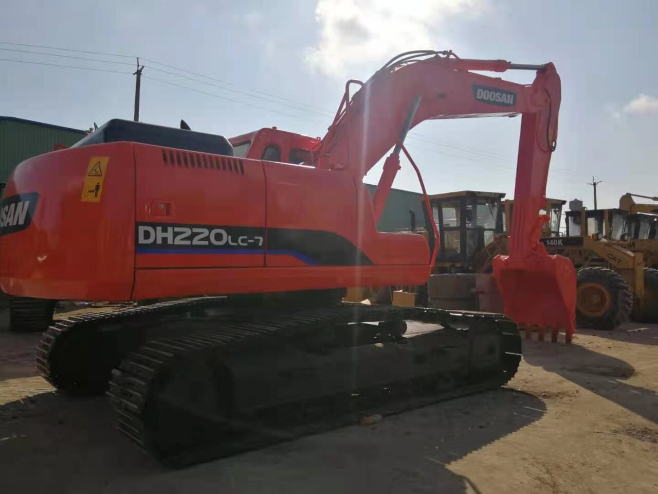 Crawler excavator DOOSAN DH220Lc: picture 3