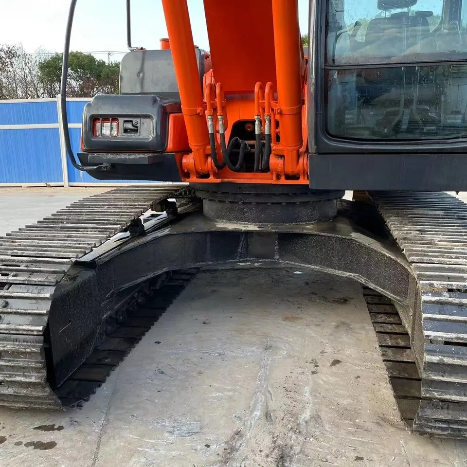 Crawler excavator HITACHI ZX200 track excavator 20 tons hydraulic digger: picture 6