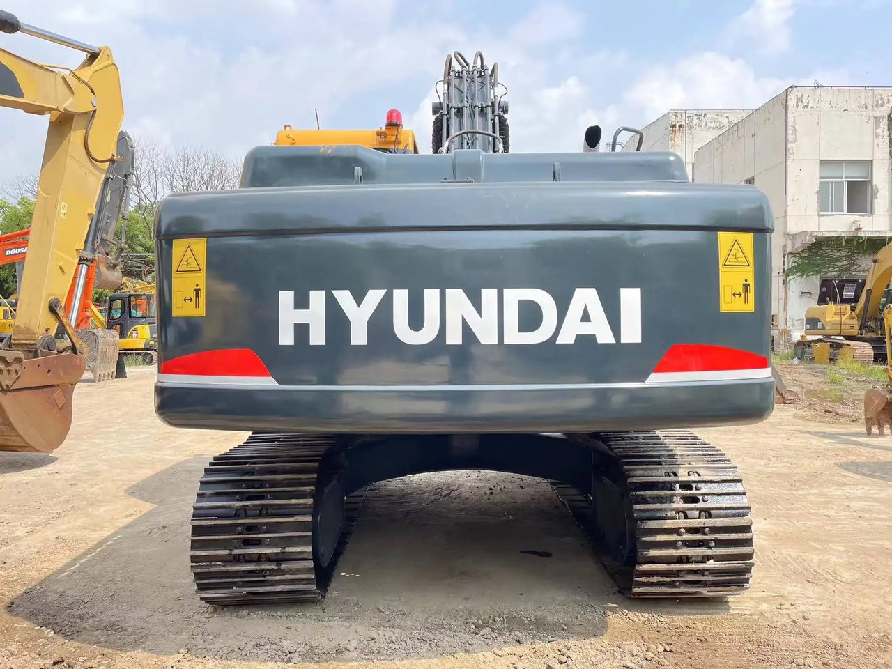 Crawler excavator HYUNDAI R220 -9S track excavator 22 tons Korean hydraulic digger: picture 6