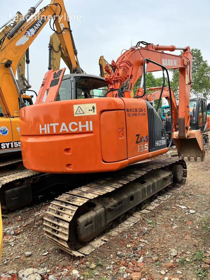 Crawler excavator Hitachi ZX135: picture 3