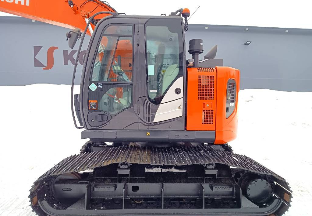 Crawler excavator Hitachi ZX135USL-6 -SUOALUSTA-: picture 2