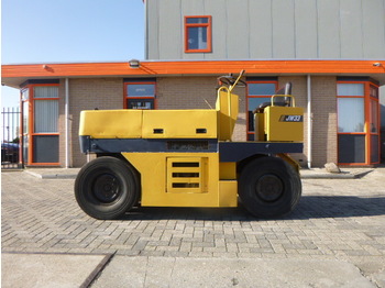 Pneumatic roller KOMATSU JW33-2
