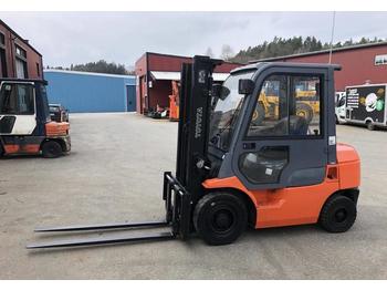 Forklift Toyota 02-7FDF25