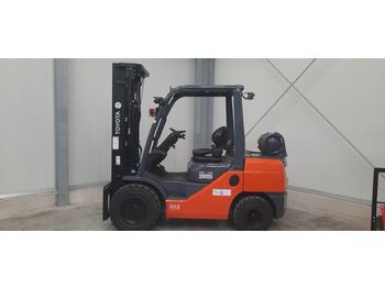 Forklift Toyota 02-8FGJF35