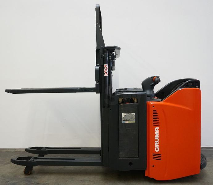 Stacker Linde D 12 HP SP 133: picture 4