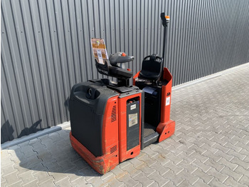 Tow tractor LINDE P30