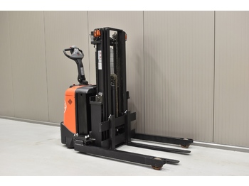 Stacker TOYOTA SPE 135 S