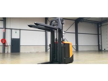 Stacker Toyota BT SPE125