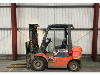 Diesel forklift TOYOTA FDF 25