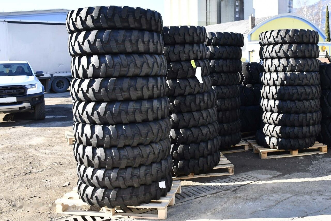 New Tire for Excavator Armour 10.00-20/16.: picture 3