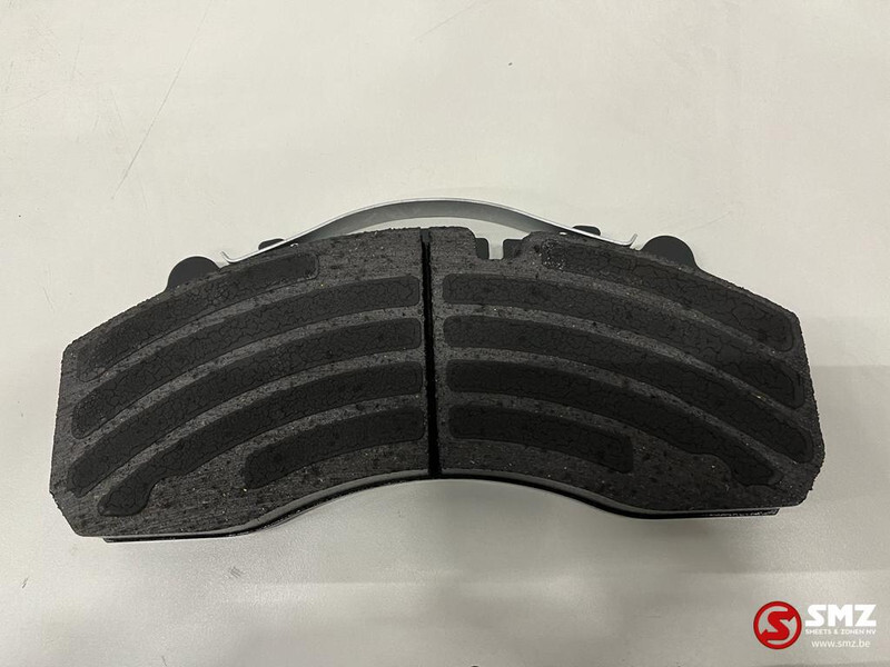 New Brake pads for Truck Mercedes-Benz Remblokken mercedes 0044206020: picture 3