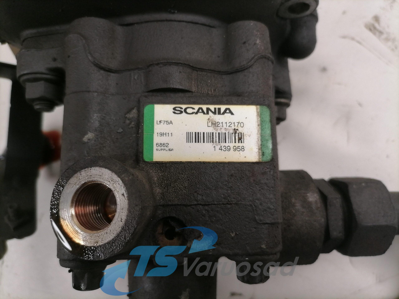 Steering pump for Truck Scania Steering hydraulic pump 1439958: picture 2