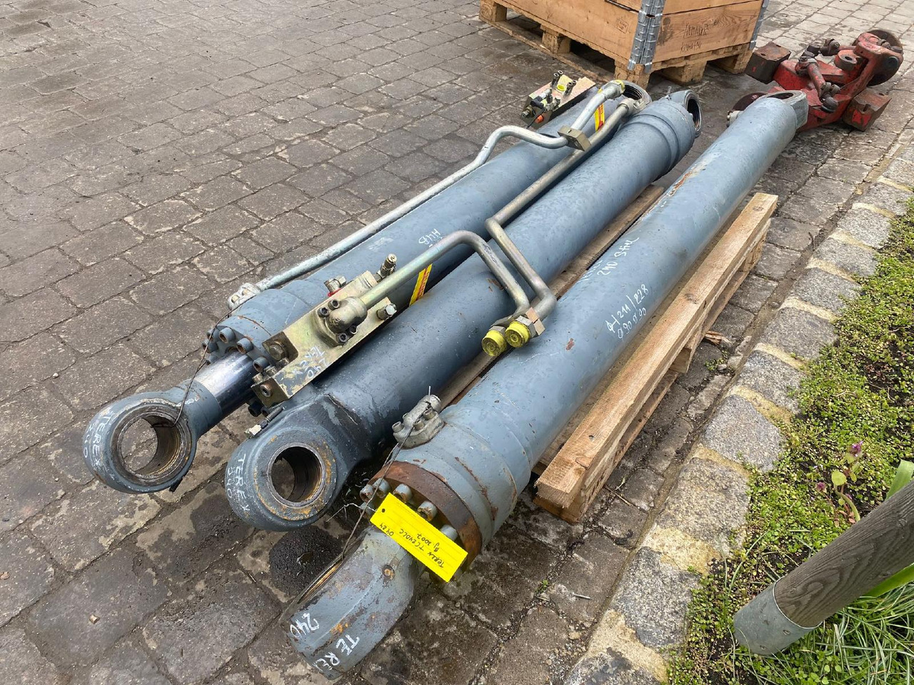 Hydraulic cylinder for Construction machinery Terex TC 240LC: picture 4