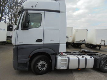 Tractor unit MERCEDES-BENZ Actros 1945