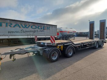 New Low loader trailer for transportation of heavy machinery Kässbohrer SM4 Tieflader,  Hydraulische Rampen: picture 1