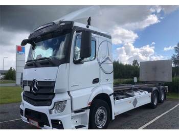 Container transporter/ Swap body truck Mercedes-Benz ACTROS 2653L DNA 28 tn - Hydr. tasonostolaite + PL