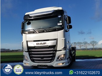 Container transporter/ Swap body truck DAF XF 480 6x2 far taillift: picture 1