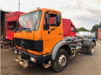 Hook lift truck Mercedes Benz 1217 4x4
