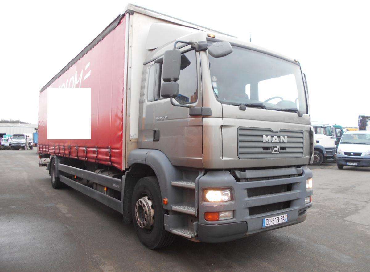 Curtainsider truck MAN TGA 18.320: picture 2