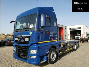 Container transporter/ Swap body truck MAN TGX 26.500 6x2-2 LL / Intarder / Liftachse: picture 1