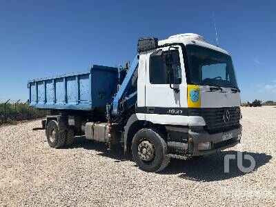 Container transporter/ Swap body truck MERCEDES-BENZ ACTROS 1831 4x2 Hydraulic problems, Crane d ...: picture 4
