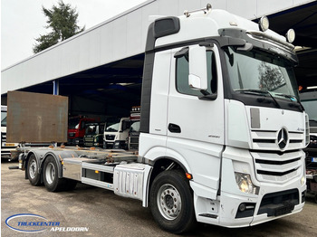 Container transporter/ Swap body truck MERCEDES-BENZ Actros 2551