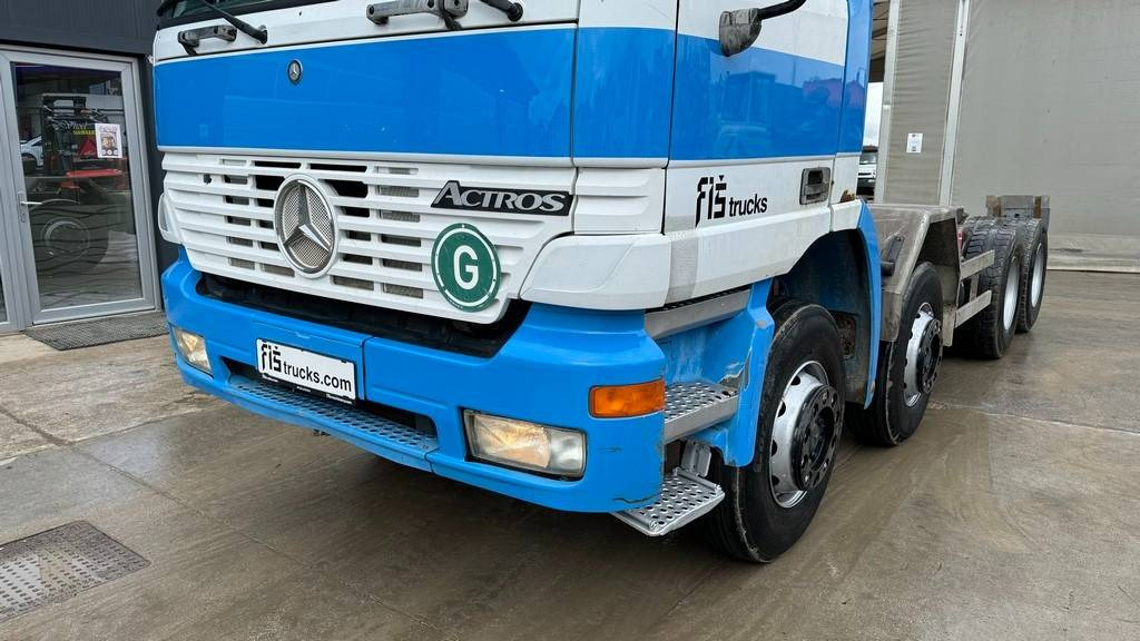 Cab chassis truck Mercedes-Benz Actros 3235 8X4 chassis - TOP: picture 2