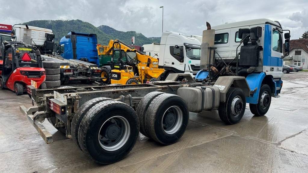Cab chassis truck Mercedes-Benz Actros 3235 8X4 chassis - TOP: picture 8
