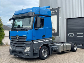 Cab chassis truck MERCEDES-BENZ Actros 1942